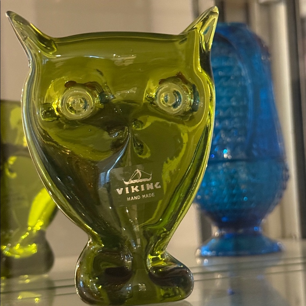 Vintage Viking Avocado Green Owl with sticker  💚🦉 … In superb condition!